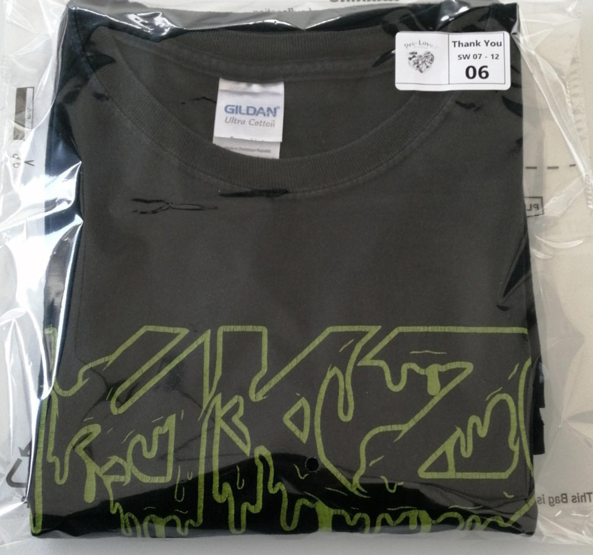 Gildan Black Graffiti Font Graphic Print T-Shirt Men's Size XL Black Crew Neck 100% Cotton