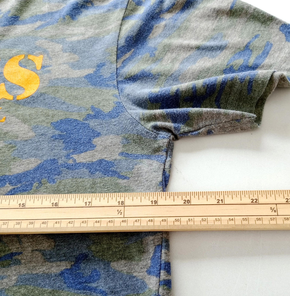 L.A.T. Apparel Gray RAMS Volleyball Graphic Print T-Shirt Men's UK Size M Grey Crew Neck Cammo
