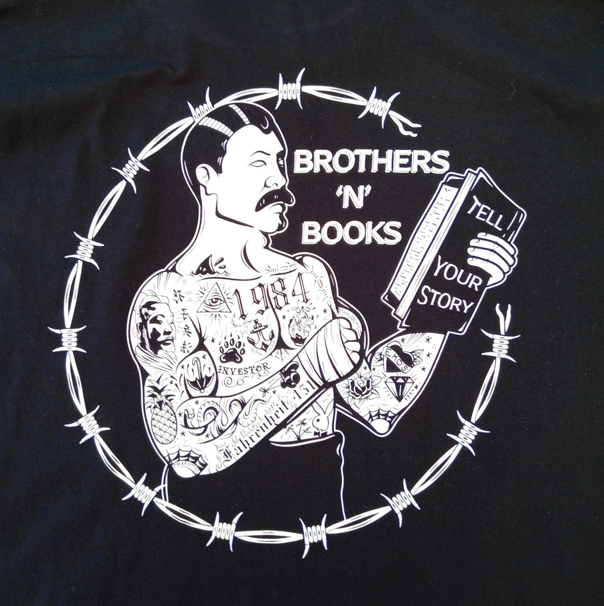 Brothers In Books Graphic Print T-Shirt Men's UK Size XL Black 100% Cotton