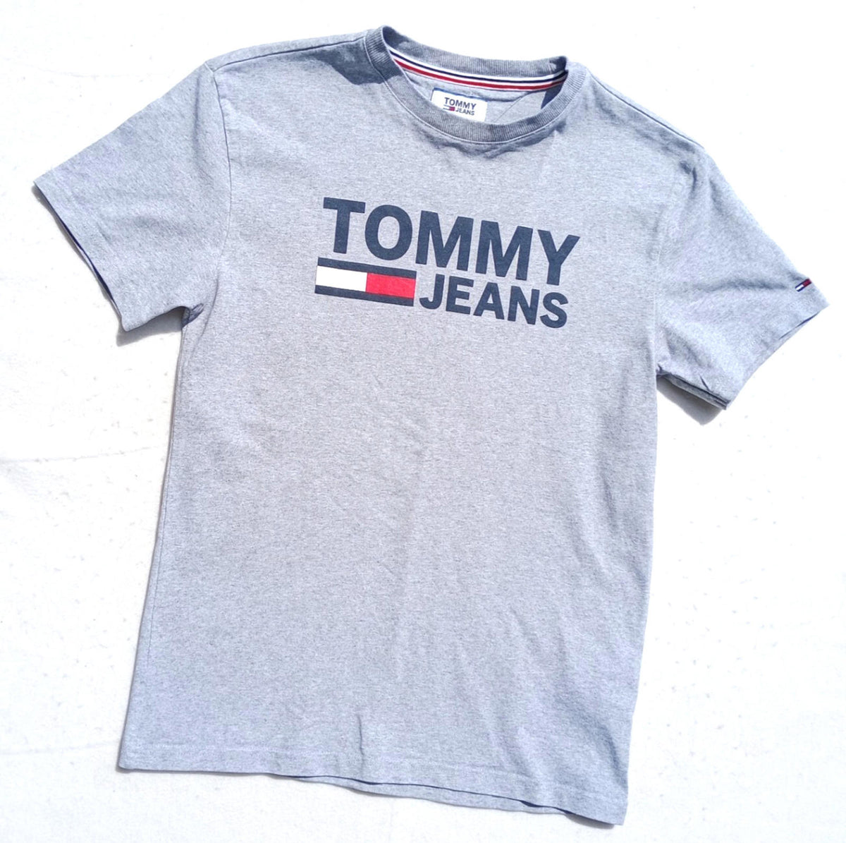 Tommy Hilfiger T Shirt Men's UK Size XS Grey Printed 100% Cotton Easy Care.