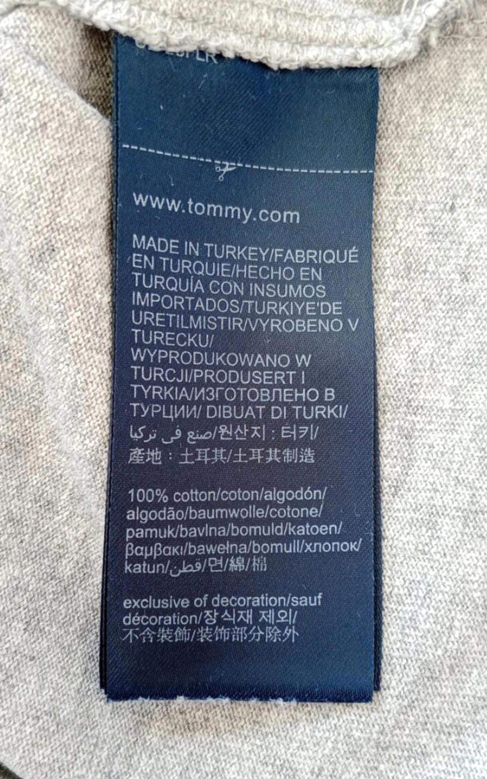 Tommy Hilfiger T Shirt Men's UK Size XS Grey Printed 100% Cotton Easy Care.