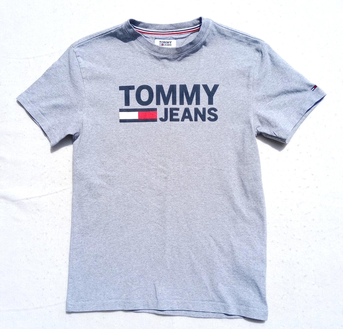 Tommy Hilfiger T Shirt Men's UK Size XS Grey Printed 100% Cotton Easy Care.