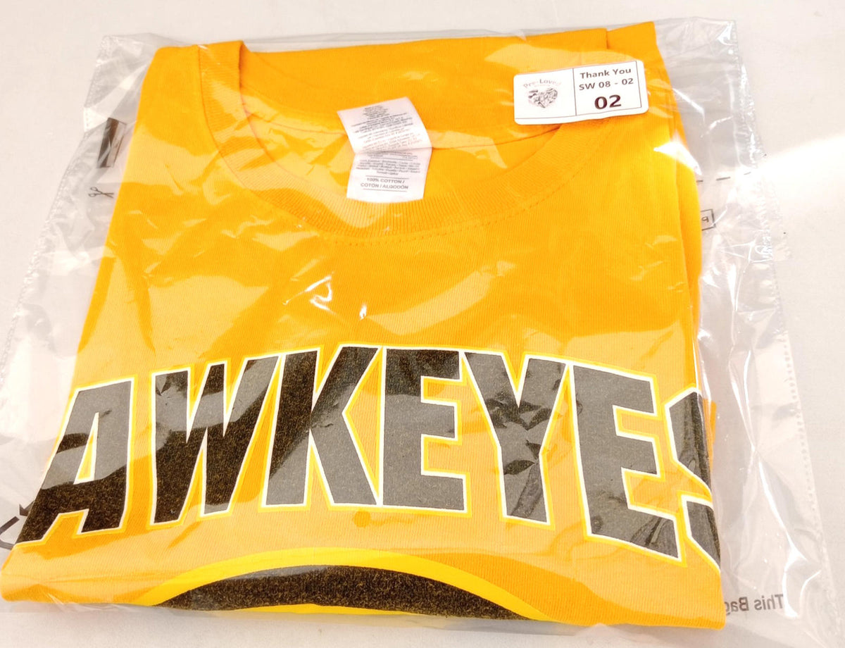 Gildan Yellow Hawkeyes Football Graphic Print T-Shirt Men's UK Size S Yellow 100% Cotton