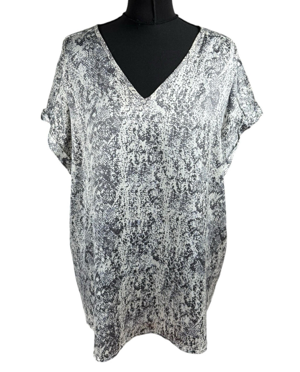 Avon Satin Blouse Top Women's UK Size 18/20 Vneck Animal Print Silver
