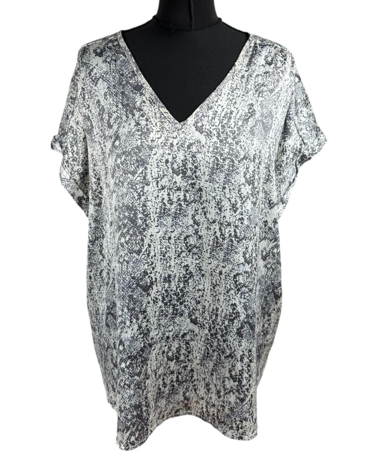 Avon Satin Blouse Top Women's UK Size 18/20 Vneck Animal Print Silver