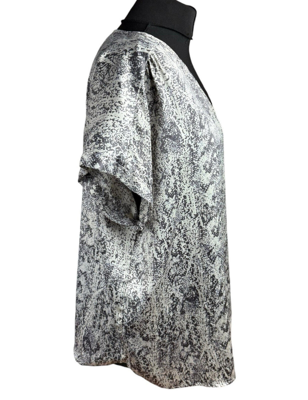 Avon Satin Blouse Top Women's UK Size 18/20 Vneck Animal Print Silver
