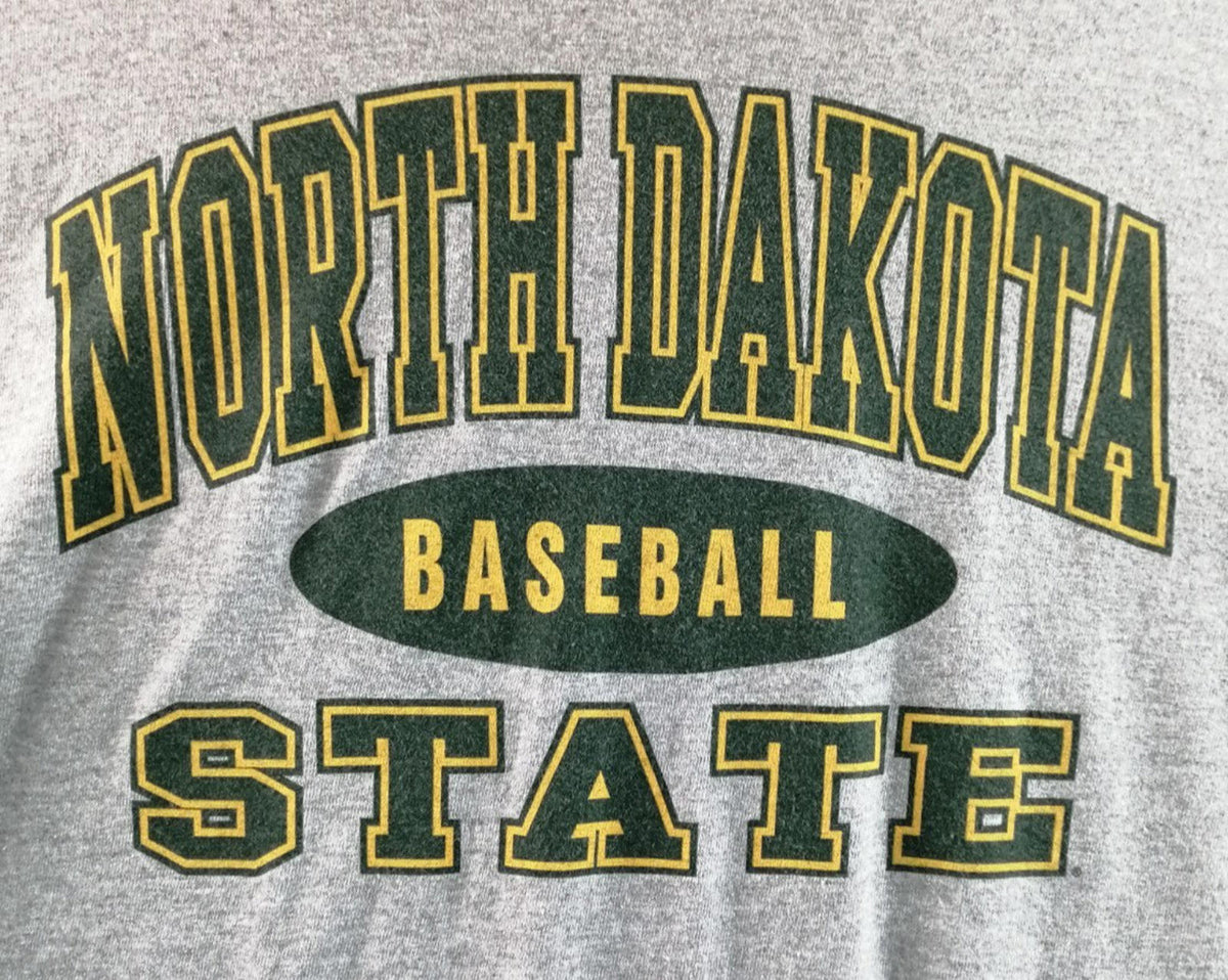 Gildan Gray North Dakota Baseball USA Graphic Print T-Shirt Men's Size XXL Grey Crew Neck