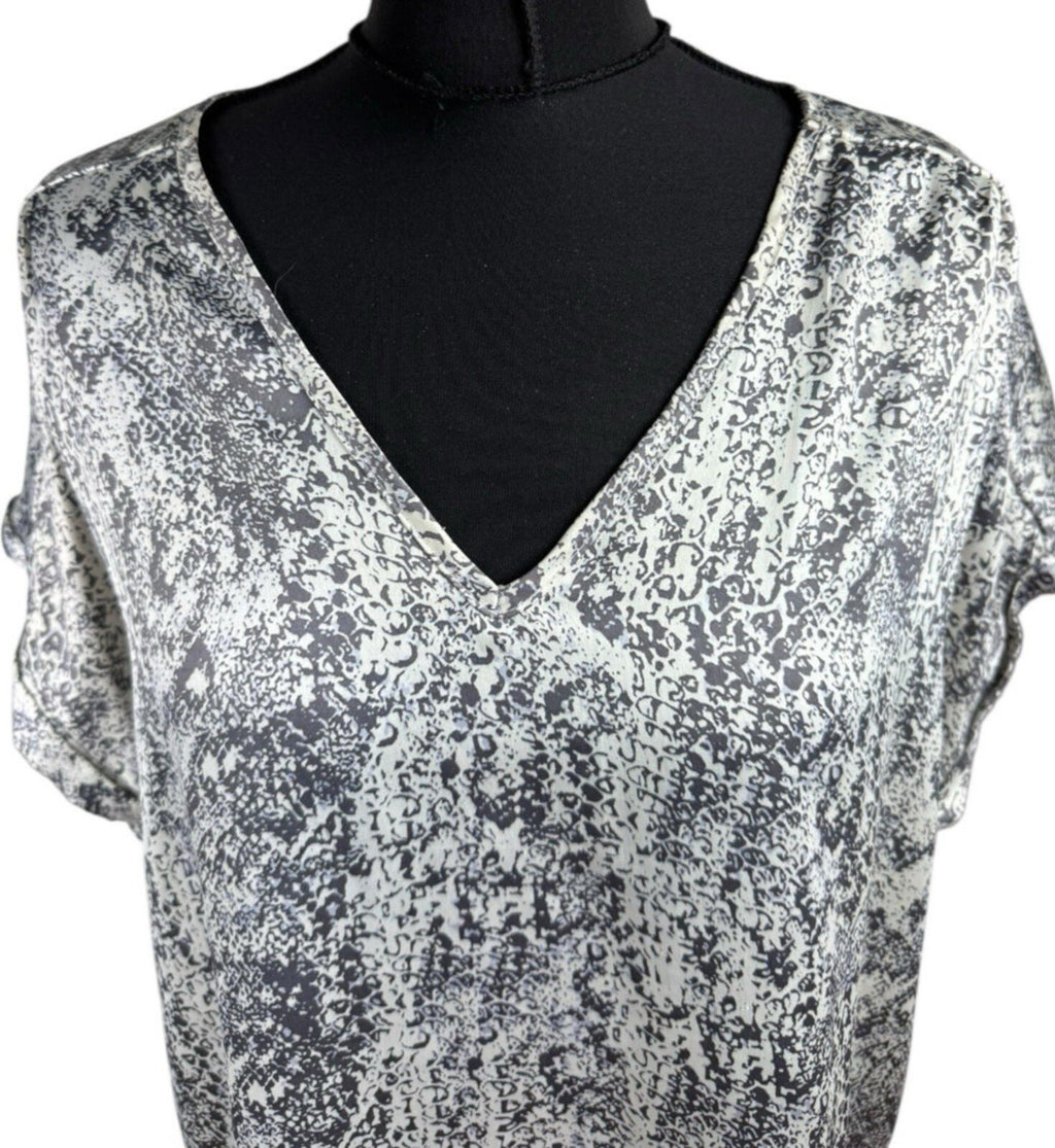 Avon Satin Blouse Top Women's UK Size 18/20 Vneck Animal Print Silver