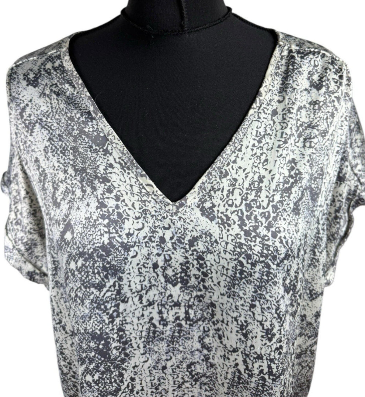 Avon Satin Blouse Top Women's UK Size 18/20 Vneck Animal Print Silver