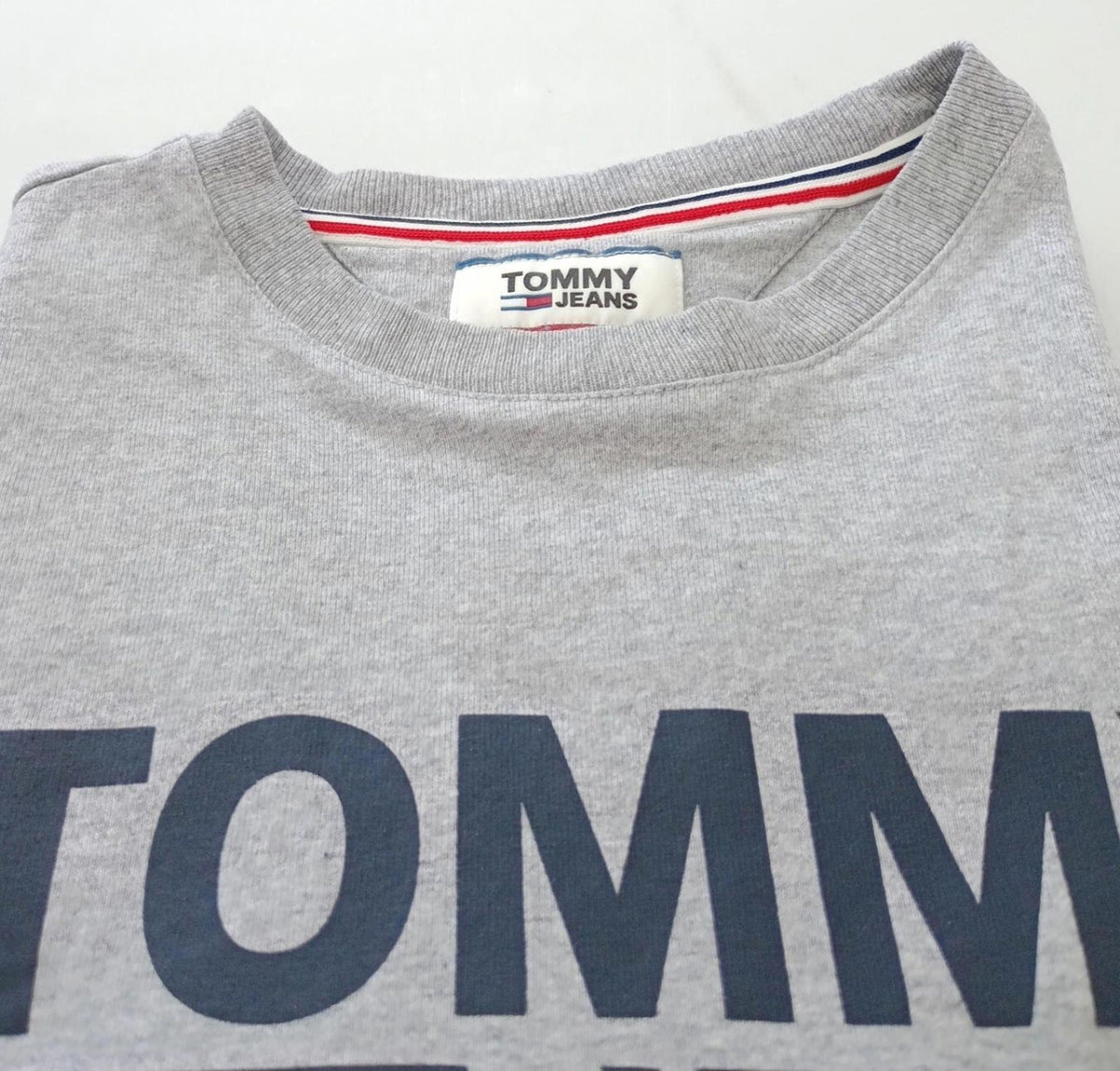 Tommy Hilfiger T Shirt Men's UK Size XS Grey Printed 100% Cotton Easy Care.