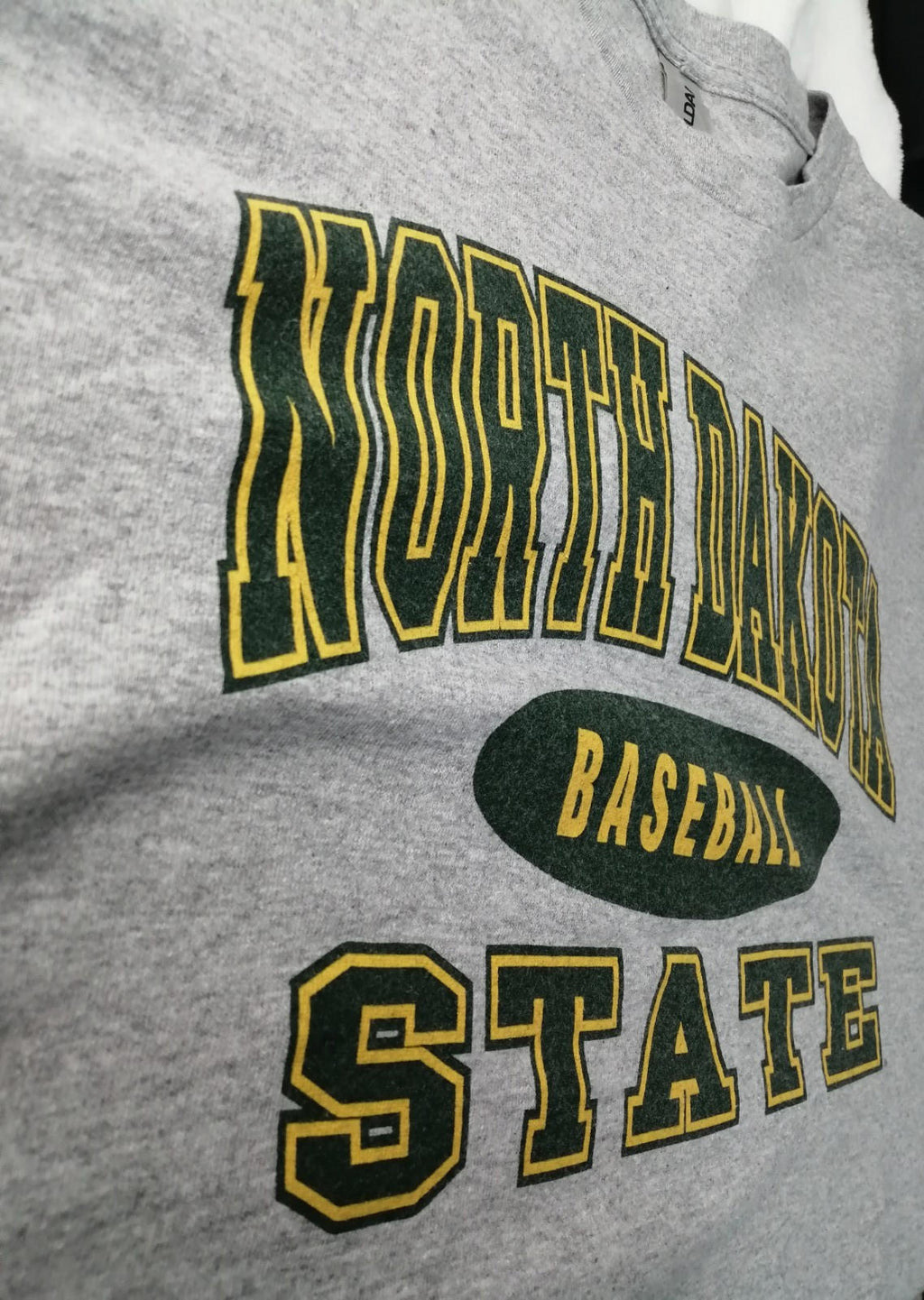 Gildan Gray North Dakota Baseball USA Graphic Print T-Shirt Men's Size XXL Grey Crew Neck
