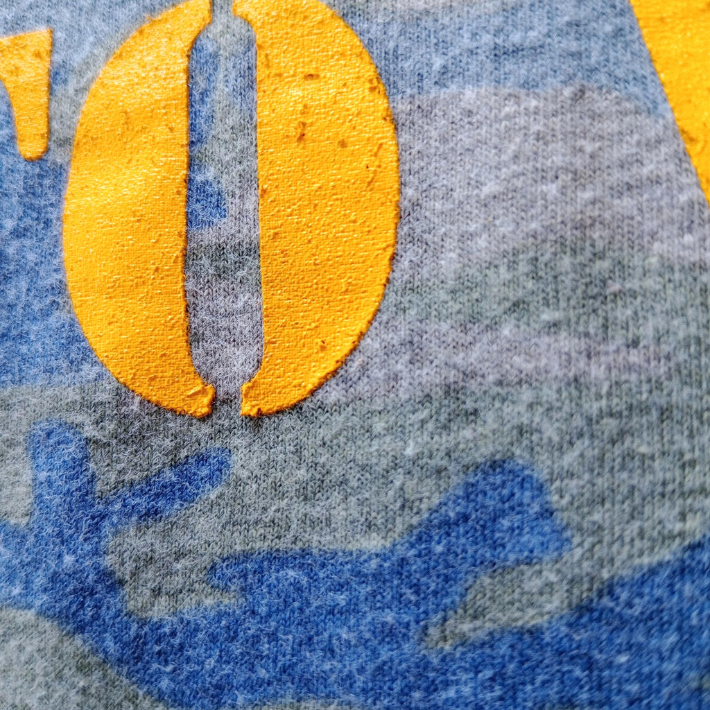 L.A.T. Apparel Gray RAMS Volleyball Graphic Print T-Shirt Men's UK Size M Grey Crew Neck Cammo
