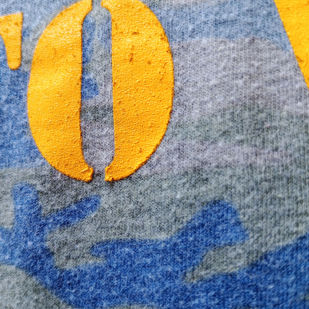 L.A.T. Apparel Gray RAMS Volleyball Graphic Print T-Shirt Men's UK Size M Grey Crew Neck Cammo